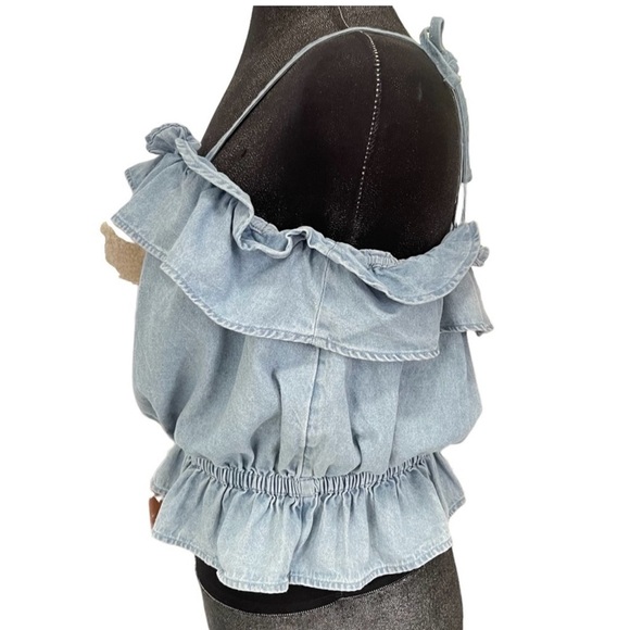 American Eagle denim crop top . Tagged as XS but fits S due . - Picture 1 of 4